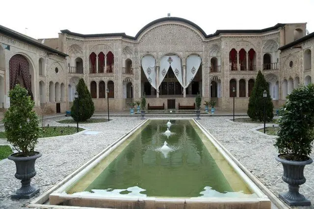 ساخت سریال طنز «قبله عالم» با بازی حامد کمیلی و هادی کاظمی