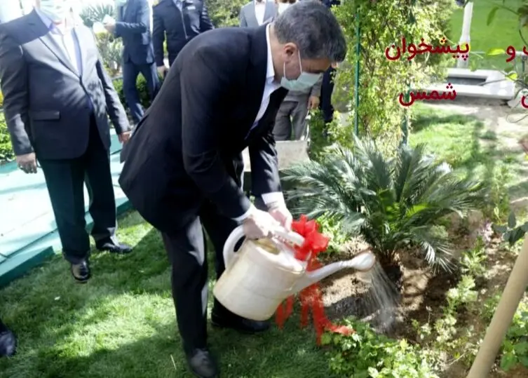 خبر خوش مدیرعامل بانک صادرات ایران برای سهامداران بانک در روز درختکاری