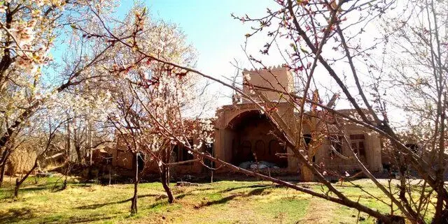 اسلامی ندوشن باغ و خانه پدری‌اش را وقف کرد