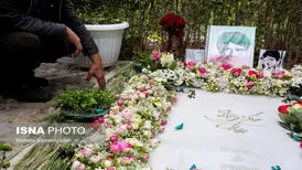 تصاویر ادای احترام مردم به آرامگاه شجریان و اخوان ثالث در نخستین روز سال