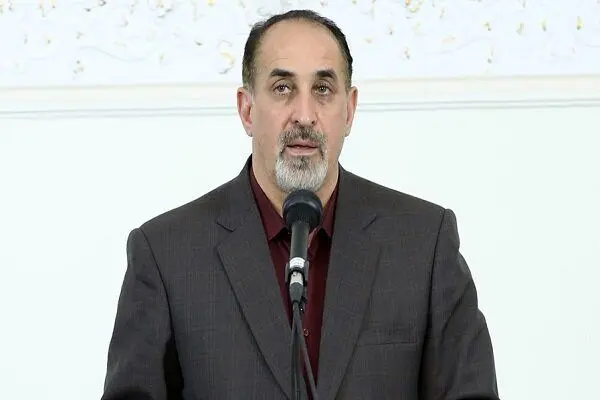 پیرنیا، معمارِ حکیم است