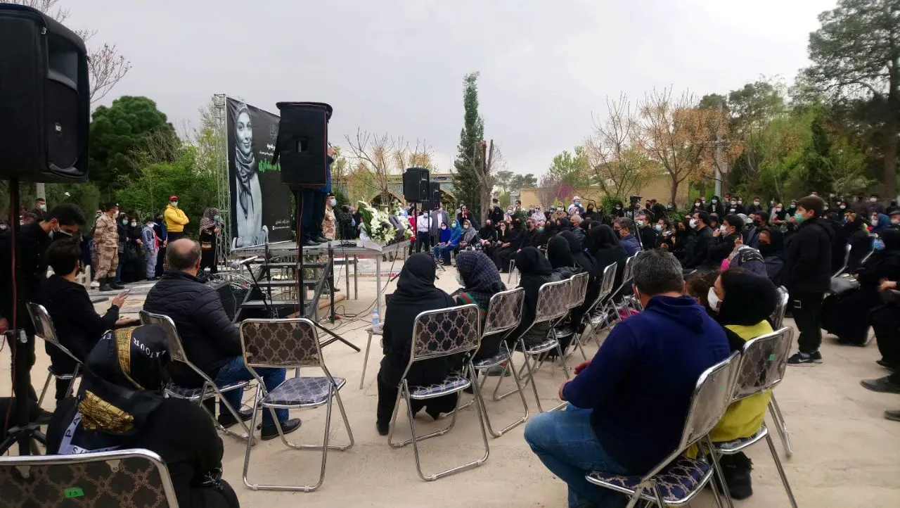 تصاویر، فیلم‌ و حرف‌های تلخ مراسم یادبود آزاده نامداری