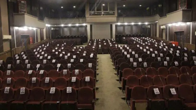 تهران قرمز شد، نمایشگاه ها تعطیل؛ سینماها بلاتکلیف