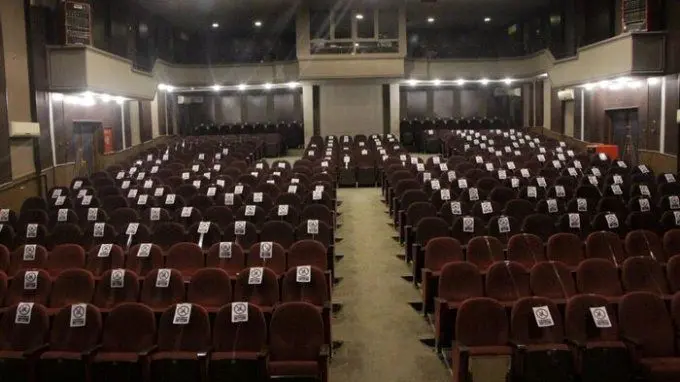 تهران قرمز شد، نمایشگاه ها تعطیل؛ سینماها بلاتکلیف