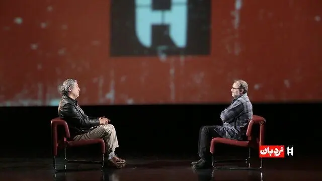 دوست شهید آوینی به نردبان می‌رود