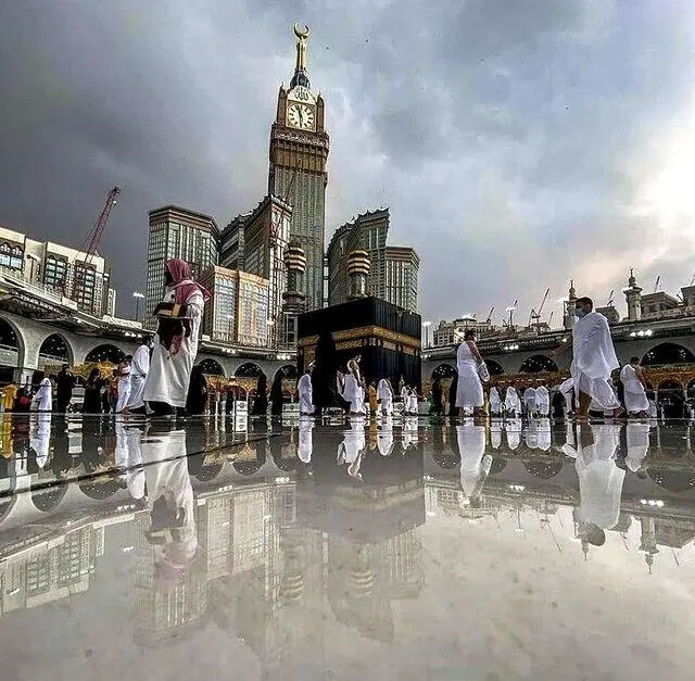 تصاویری از کعبه زیر باران