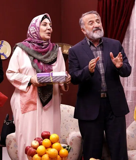 دست انداختن برنامه های تلویزیونی ادامه دارد