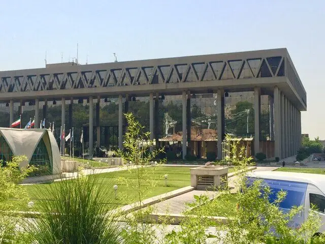 نامزدهای انتخاباتی وارد جام جم شدند + تصاویر