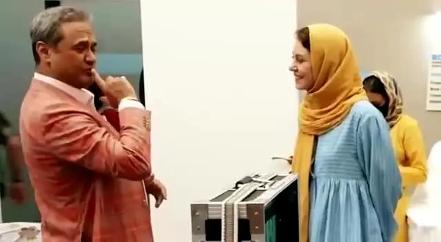 حضور نگار جواهریان در پشت صحنه مردم معمولی/ لحظه احساسی در آغوش کشیده شدن وی توسط رامبد جوان