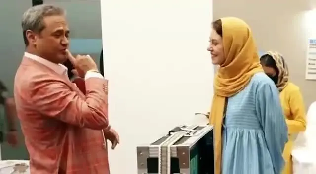 حضور نگار جواهریان در پشت صحنه مردم معمولی/ لحظه احساسی در آغوش کشیده شدن وی توسط رامبد جوان