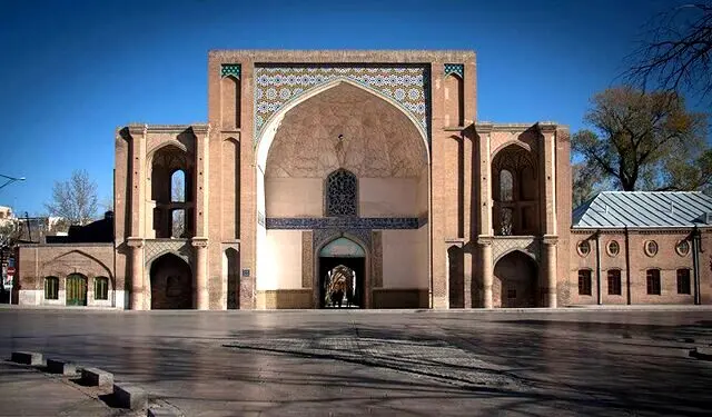 آغاز فاز سوم کف‌سازی محوطه دولتخانه‌ صفوی قزوین