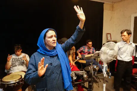 نمی‌خواهید از گلاب آدینه حمایت کنید؟!