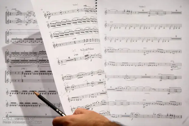 آنالیز یکی از آثار بتهوون در یک کارگاه آموزشی