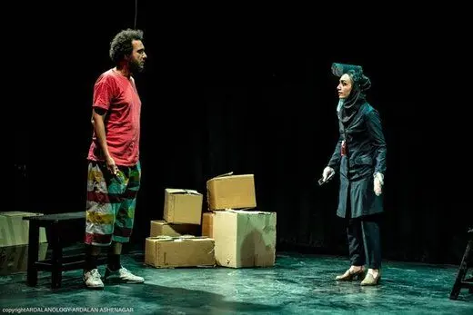 صدرا صباحی: اشکان خطیبی و نوید محمدزاده با ژست حمایت از تئاتر برای خودشان محبوبیت می‌خرند