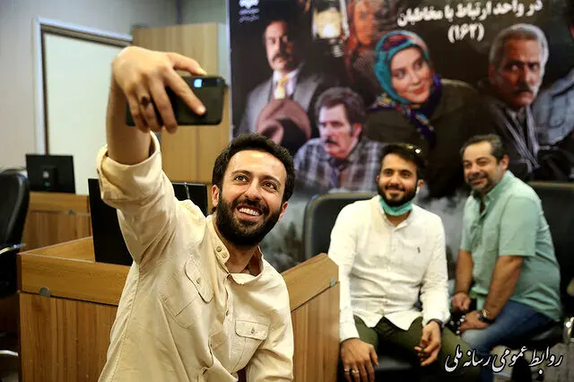 چرا کارگردان کلبه ای در مه تغییر کرد؟