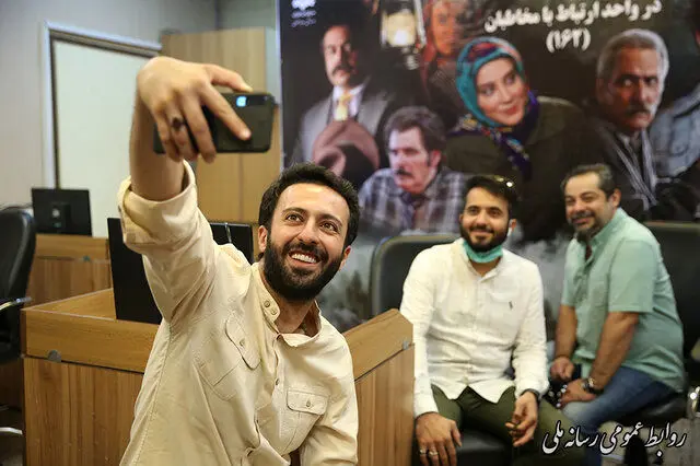 چرا کارگردان کلبه ای در مه تغییر کرد؟