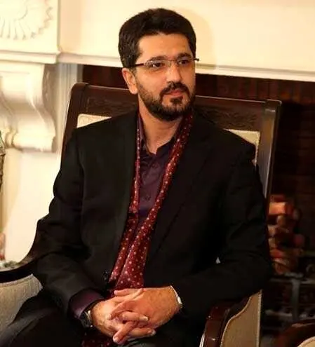 امیرحسین مدرس از خانه برنامه اجرا می کند