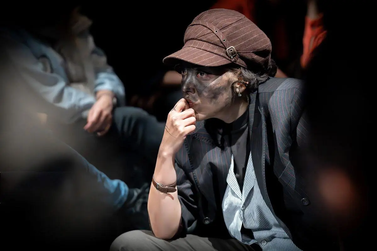 بازیگران معروف در نمایش های آبان ماه