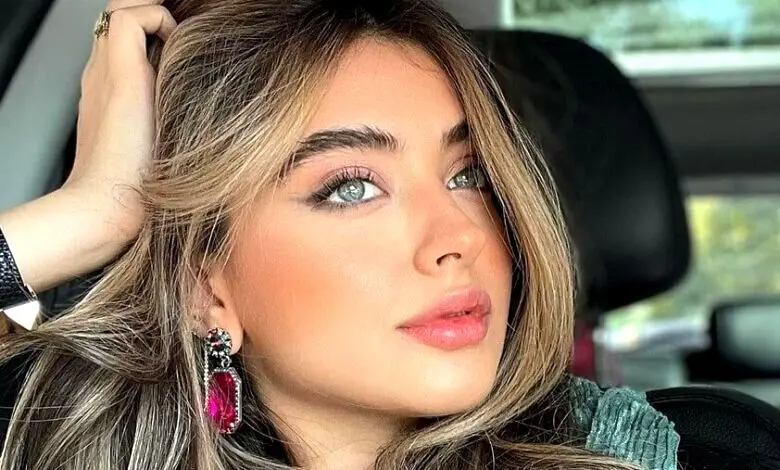 بیوگرافی کیمیا حسینی؛ مدل و بیوتی بلاگر ایرانی که پنجاهمین زن زیبای ۲۰۲۵ شد