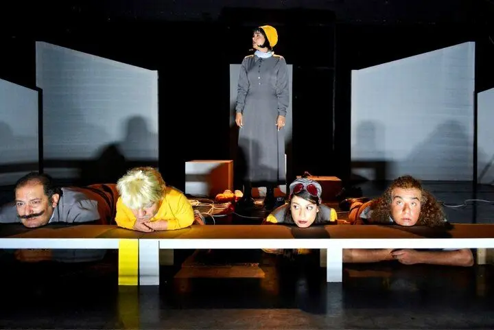 «لطفا تحت هر شرایطی» بدون فکر حرف نزنید؛ آدم‌ها چطور هیتلر می‌شوند؟