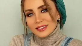 حدیث فولادوند در لباسی منحصربفرد با دنباله‌ای از جنس ساتن به رنگ پرچم ایران