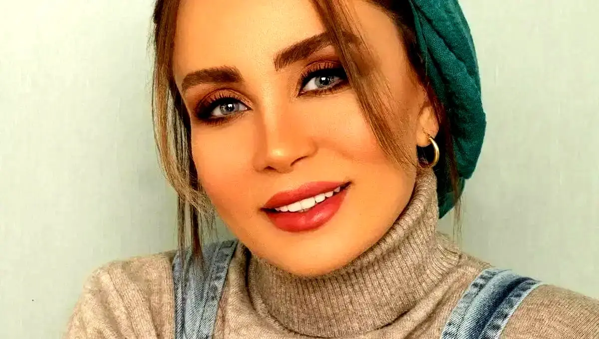حدیث فولادوند در لباسی منحصربفرد با دنباله‌ای از جنس ساتن به رنگ پرچم ایران