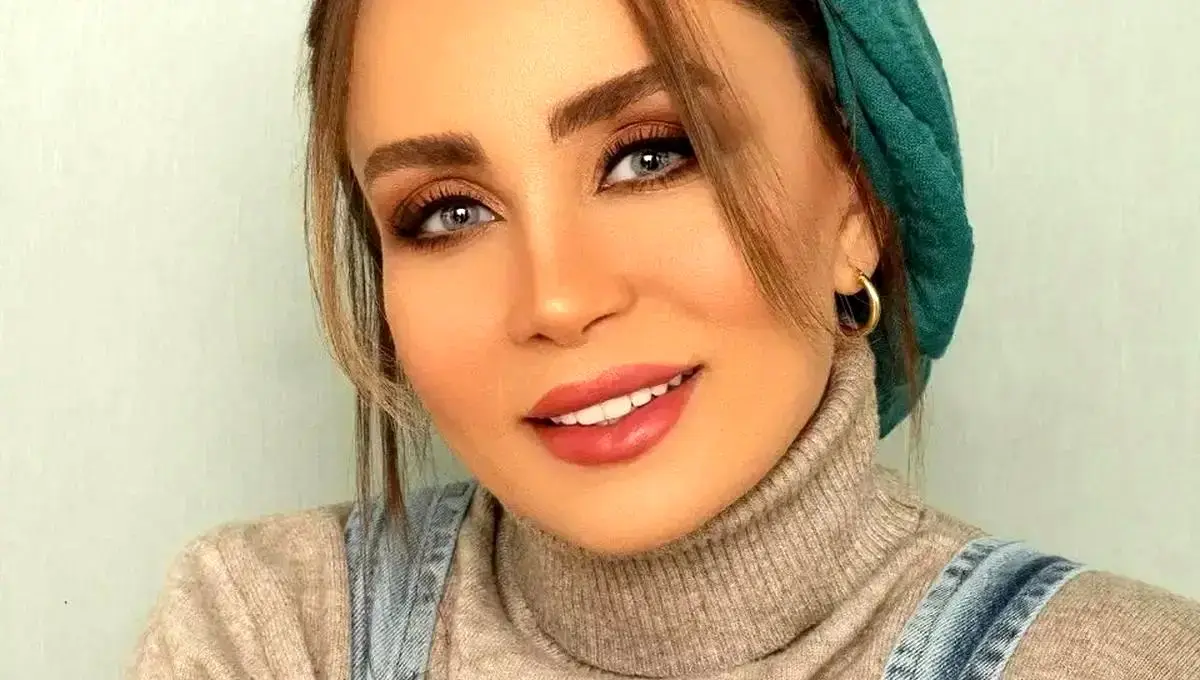 حدیث فولادوند در لباسی منحصربفرد با دنباله‌ای از جنس ساتن به رنگ پرچم ایران