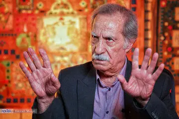 انتقاد جدی سیاوش طهمورث از وضعیت معیشتی کشور/ باز چیزی جلوی نفسم را گرفته بود که ناچار شدم معرکه در معرکه را روی صحنه ببرم!
