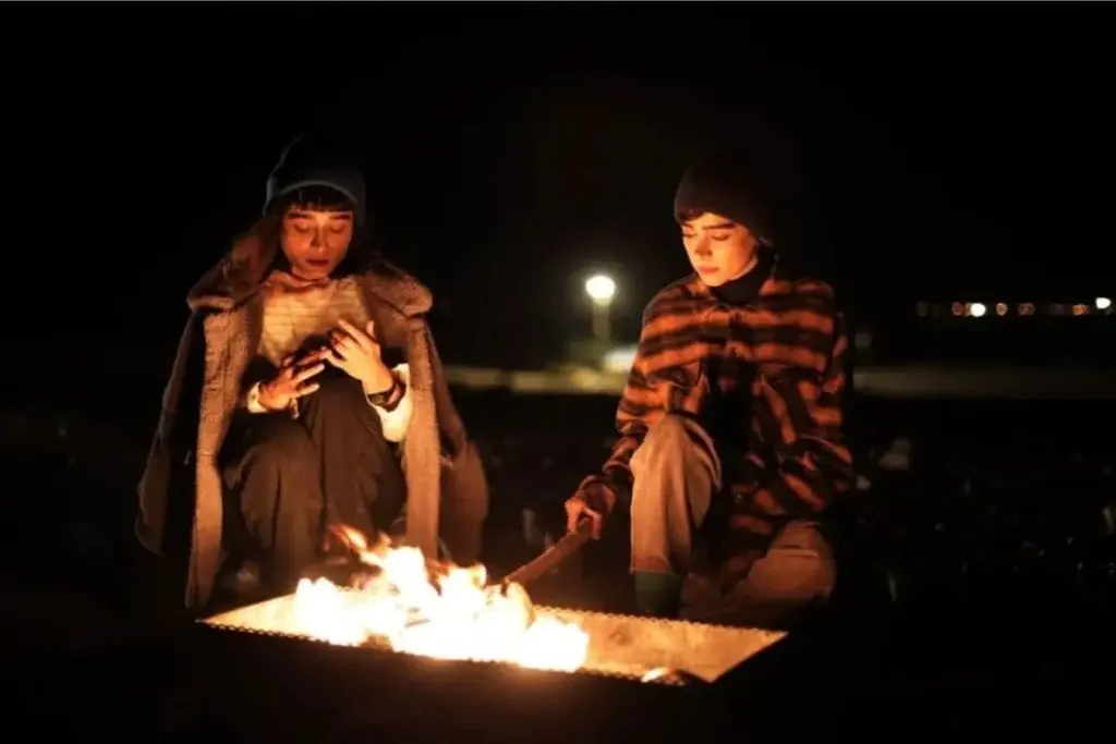 فیلم سینمایی «دور، در میانه شرق» پس از سه سال توقیف بدون اصلاحیه اکران می‌شود