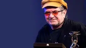 نمایی از سنگ مزار داریوش مهرجویی/ عکس
