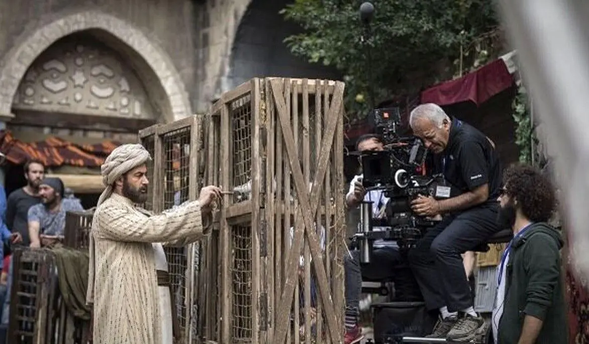 نگاهی به پشت صحنه گریم درخشان پارسا پیروزفر و شهاب حسینی در قامت مولانا و شمس