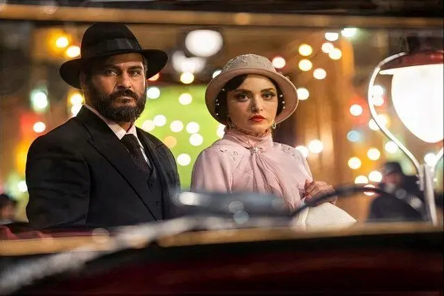 کیهان: دست اندرکاران سریال سووشون با قراردادن صحنه های غیراخلاقی، کاری کردند که توقیف شان کنند و بعدا همین توقیف باعث تبلیغ شان شود و بیشتر بفروشند