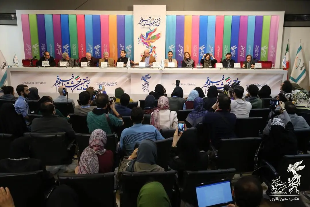 جشنواره فجر۳۷؛ نشست خبری ناگهان درخت؛ مهناز افشار: روی تمام منتقدین را می‌بوسم