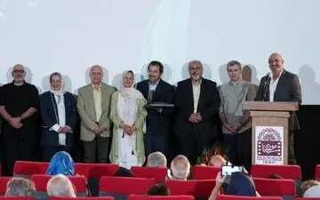کشور ما از سینما مستند غافل است/ نشان عالی خورشید به چه کسی رسید؟
