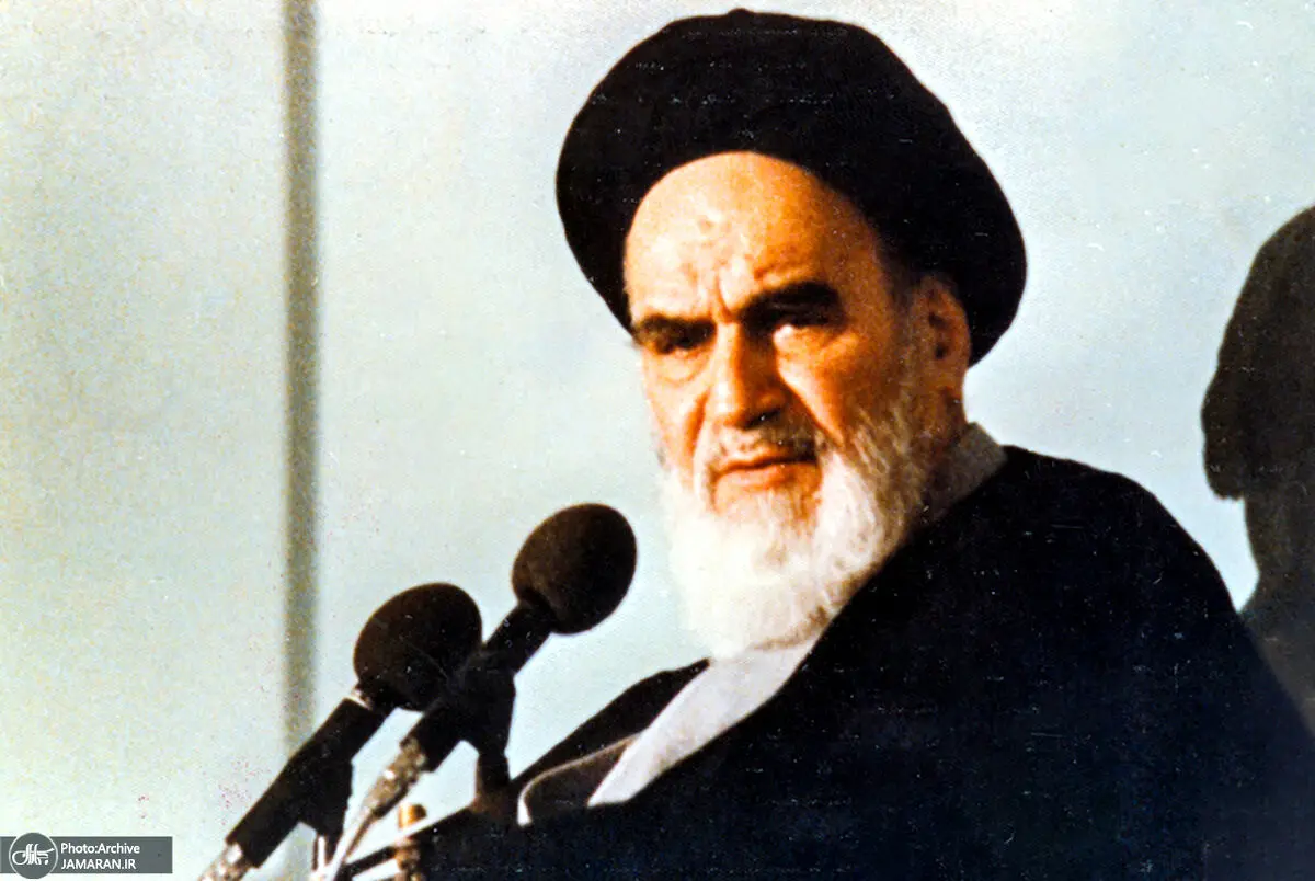 امام خمینی: از این وضع رادیو ـ تلویزیون خوشم نمی‌ آید/رادیو ـ تلویزیون را هر وقتی بازش می‌کنم از من اسم می‌برد/اول خبر که می‌خواهد شروع کند عکس مرا می‌ گذارند، آن را بردارید 