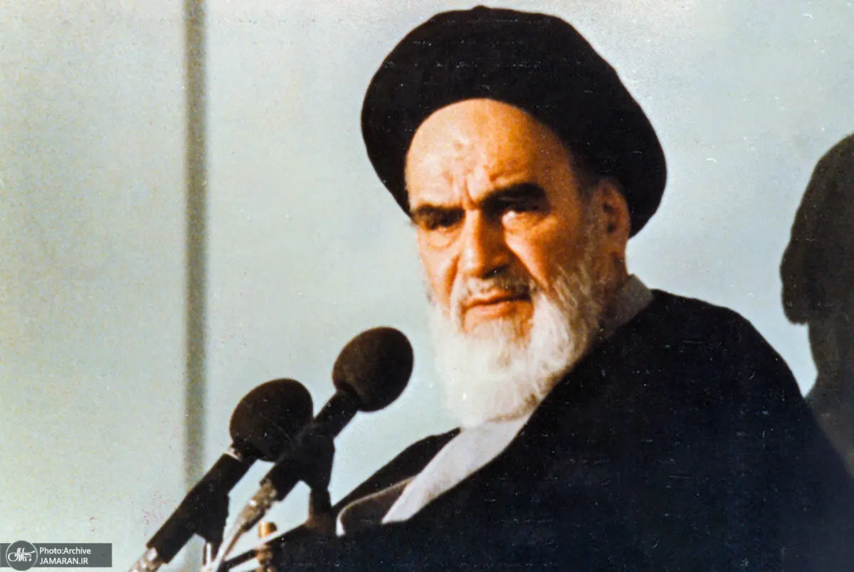 امام خمینی: از این وضع رادیو ـ تلویزیون خوشم نمی‌ آید/رادیو ـ تلویزیون را هر وقتی بازش می‌کنم از من اسم می‌برد/اول خبر که می‌خواهد شروع کند عکس مرا می‌ گذارند، آن را بردارید 