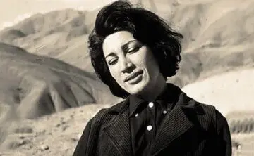  فروغ فرخزاد سر سفره هفت سین/ عکس