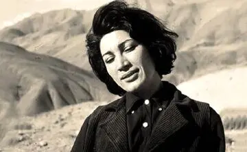  فروغ فرخزاد سر سفره هفت سین/ عکس