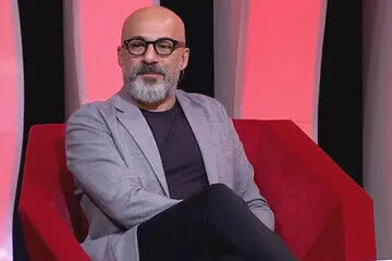 شباهت عجیب امیر آقایی به پدرش و نامه‌ای که ده سال پیش برایش نوشته بود/ عکس
