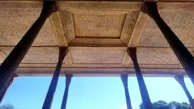 خطر فروپاشی سازه‌ای در چهلستون؛