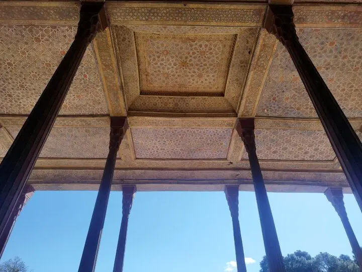 خطر فروپاشی سازه‌ای در چهلستون؛