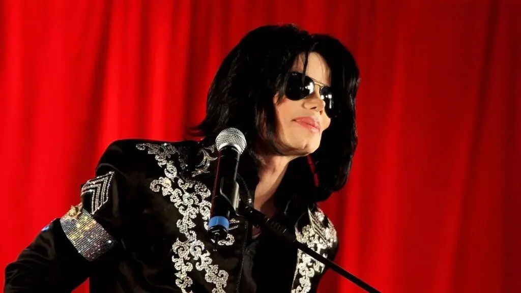 اگر مایکل جکسون زنده می ماند، امروز چه شکلی بود؟

