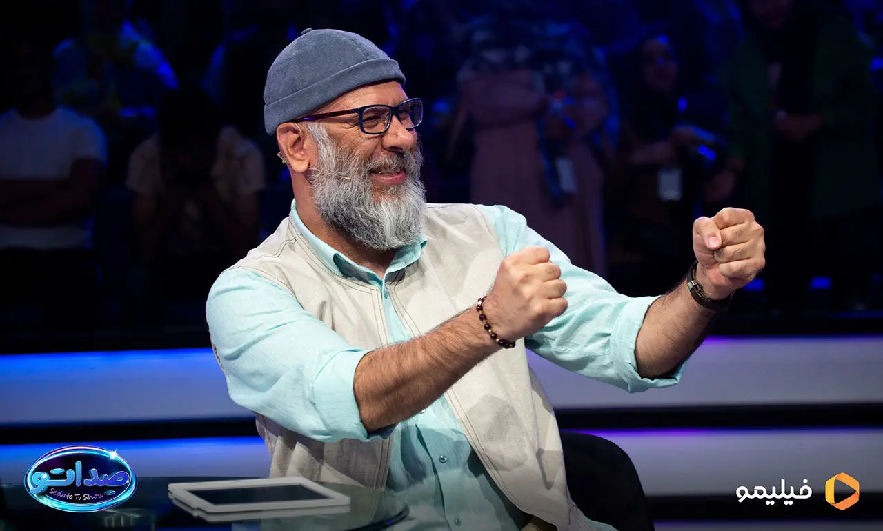 ببینید | شوخی عجیب دختر جوان با کچلی محمد بحرانی در حین مسابقه
