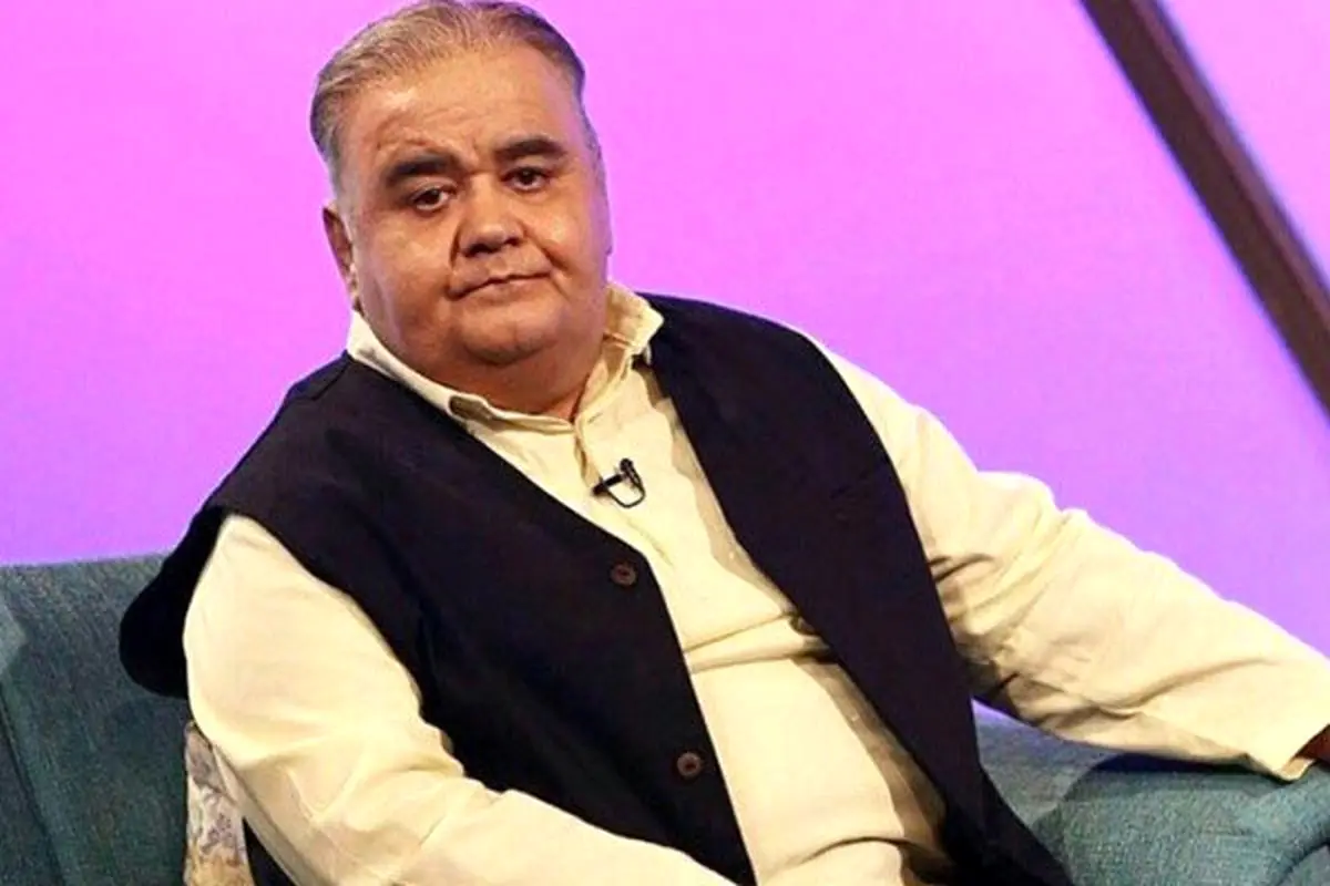 قاب عاشقانه اکبر عبدی و همسرش
