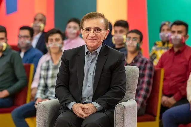 ببینید | جملات قصار جناب خان؛ شوخی جناب خان با دکتر انوشه در خندوانه