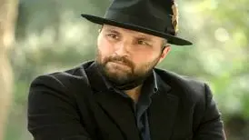 اکتای براهنی: وقتی به بهانه‌ من به پدرم کنایه می‌زنند غمگین می‌شوم
