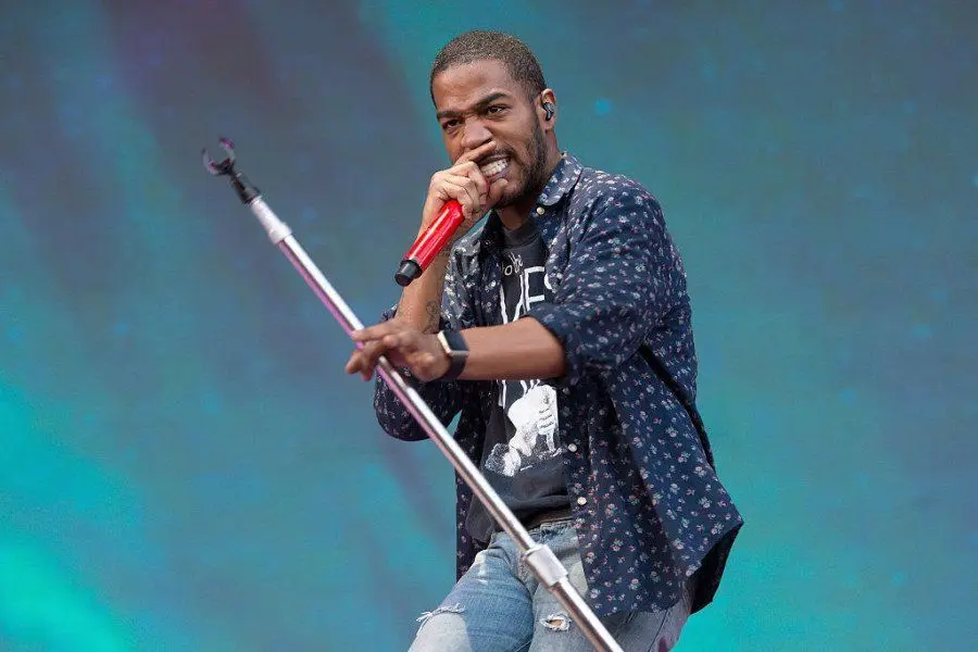 خواننده مشهور مرد، لباس عروس به تن کرد + عکس