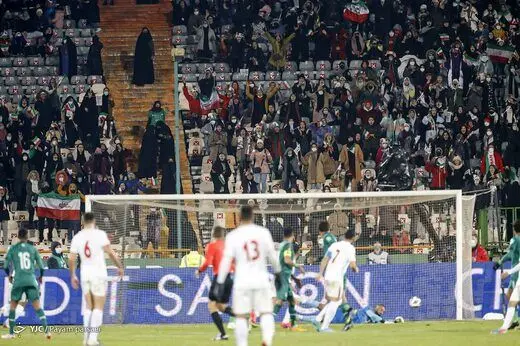 واکنشی به ممانعت از ورود عکاسان زن به ورزشگاه آزادی/  این رفتار را غیرحرفه‌ای و غیراخلاقی است