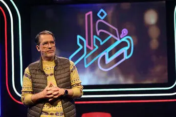 فرهاد جم مجری مسابقه شبکه افق شد/ جناح‌بندی سیاسی نداریم
