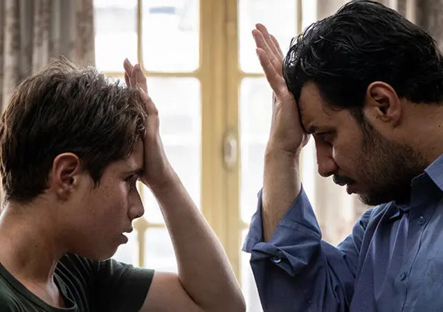 ببینید |‌ لحظه جایزه گرفتن جواد عزتی از سحردولتشاهی |‌ جشنواره فیلم‌های ایرانی استرالیا برندگان خود را شناخت